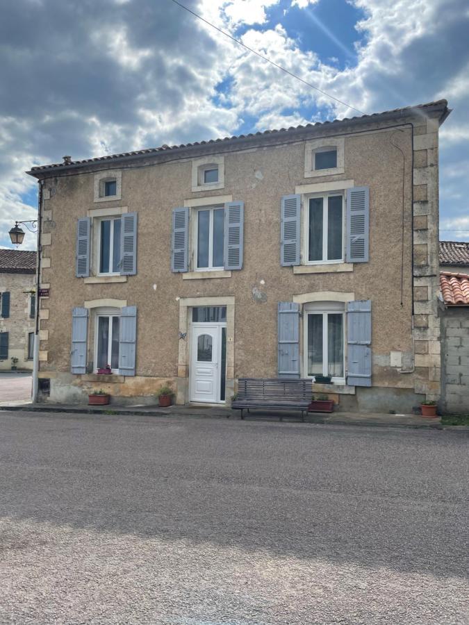 Javerlhac-et-la-Chapelle-Saint-Robert Chez Sarah - L'Escapade B&B 외부 사진